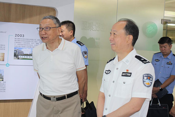 濟南市公安局高新分局黨委書記、局長李立東來公司走訪調(diào)研